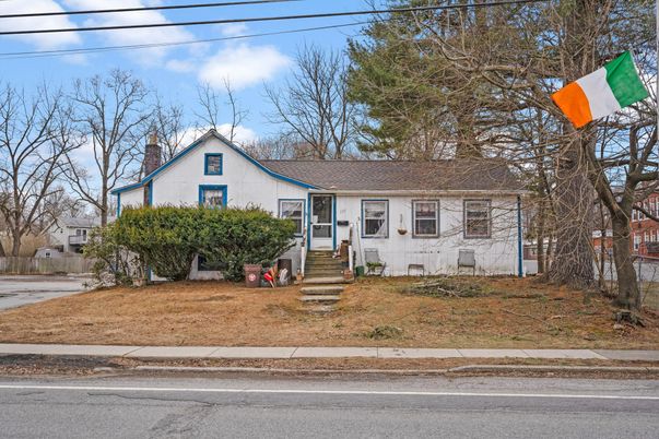 Exterior, Facade, Cape Cod