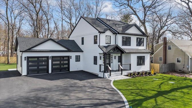 Attached, Exterior, Facade, Farmhouse