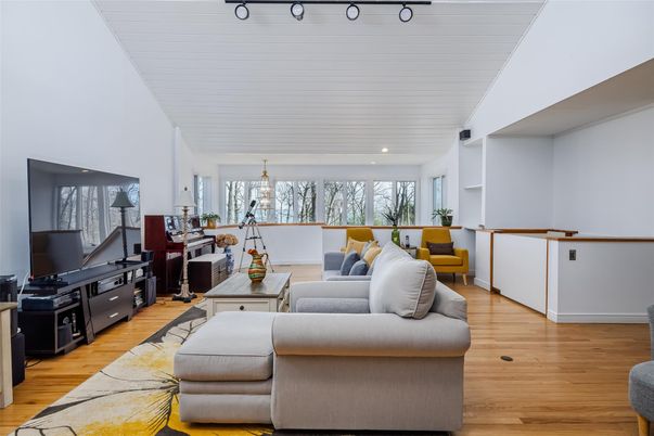 Interior, Living room, Recessed Lighting, Wood Texture Flooring