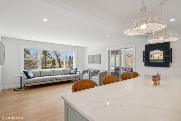 Dining room, Interior, Living room, Pendant Lights, Recessed Lighting, Wood Texture Flooring