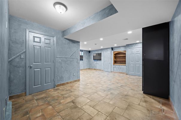 Empty room, Interior, Recessed Lighting