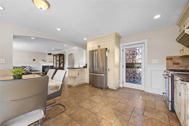 Dining room, Interior, Kitchen, Recessed Lighting, Stainless Steel Appliances