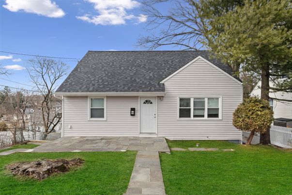 Exterior, Facade, Cape Cod