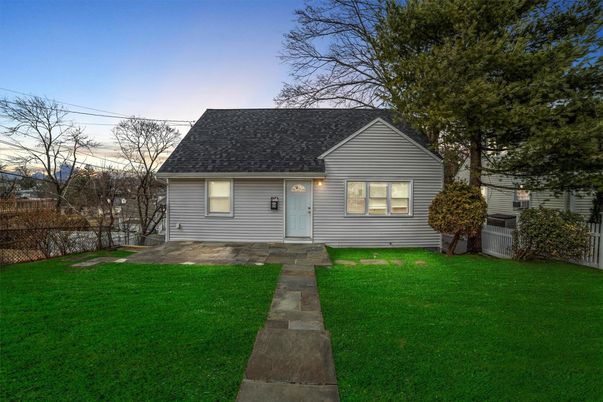 Backyard, Exterior, Facade, Cape Cod