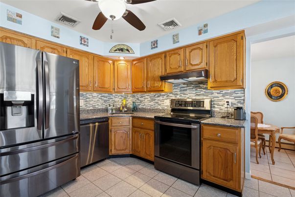 Dining room, Interior, Kitchen, Stainless Steel Appliances