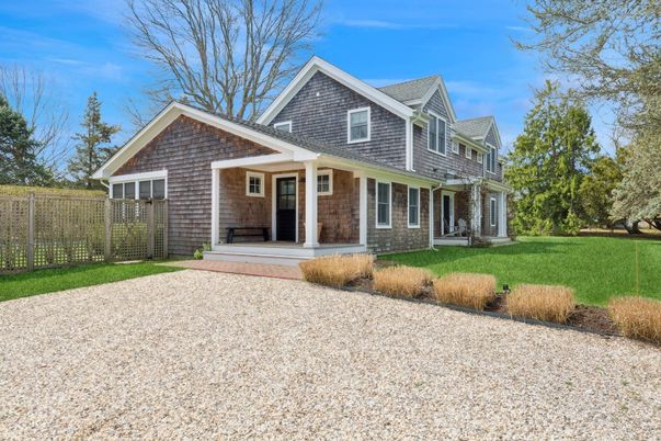 Exterior, Facade, Farmhouse