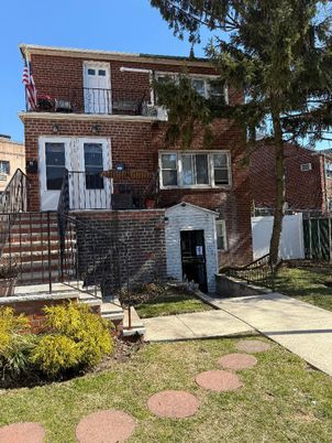 Exterior, Facade, Brick Facade, Rowhouse