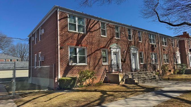 Exterior, Facade, Brick Facade, Rowhouse