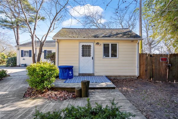 Exterior, Facade, Cape Cod