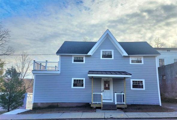 Exterior, Facade, Farmhouse