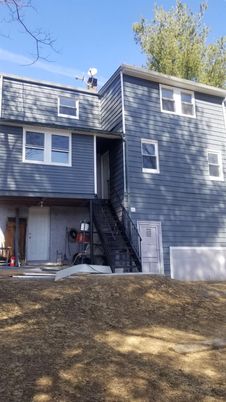 Exterior, Facade, Raised Ranch