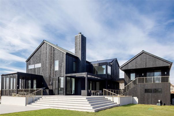 Backyard, Exterior, Facade, Modern