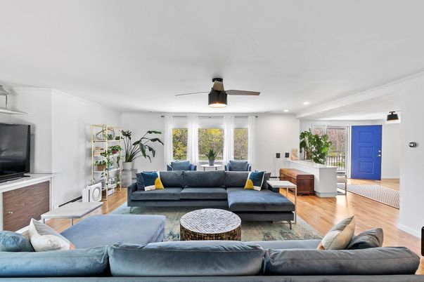 Interior, Living room, Recessed Lighting, Wood Texture Flooring