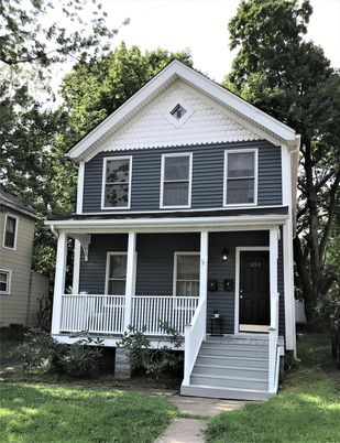 Exterior, Facade, Queen Anne Victorian