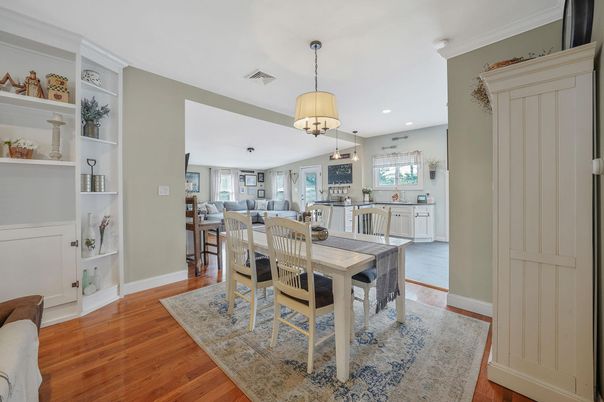 Dining room, Interior, Kitchen, Pendant Lights, Recessed Lighting, Wood Texture Flooring