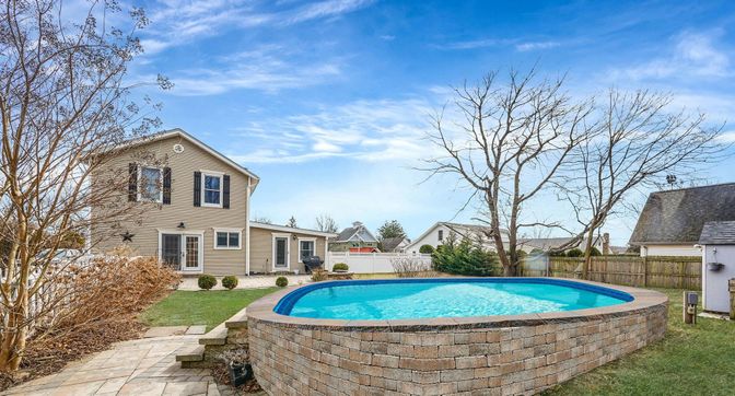 Exterior, Pool