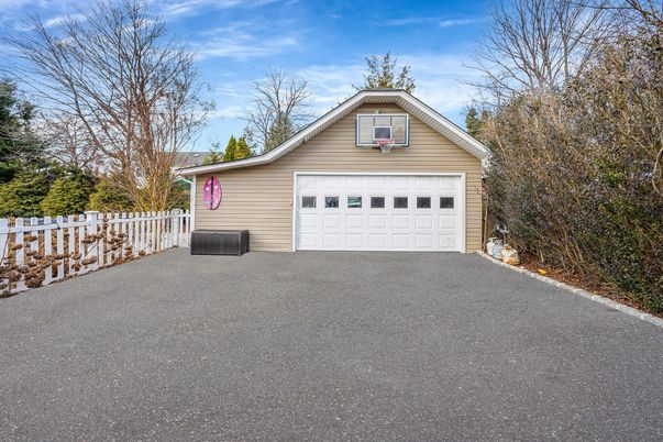 Detached Garage, Exterior
