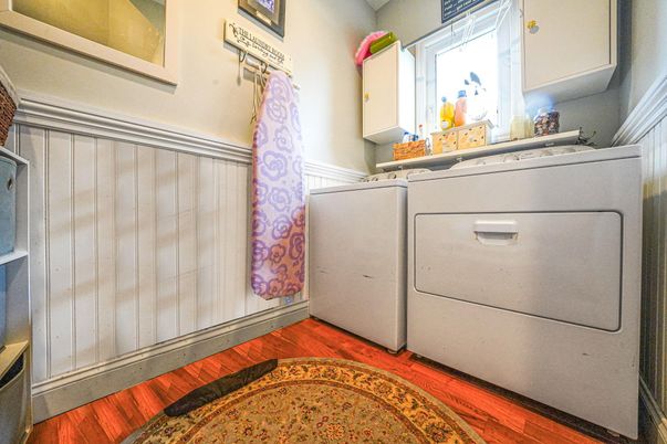 Interior, Washer, Wood Texture Flooring