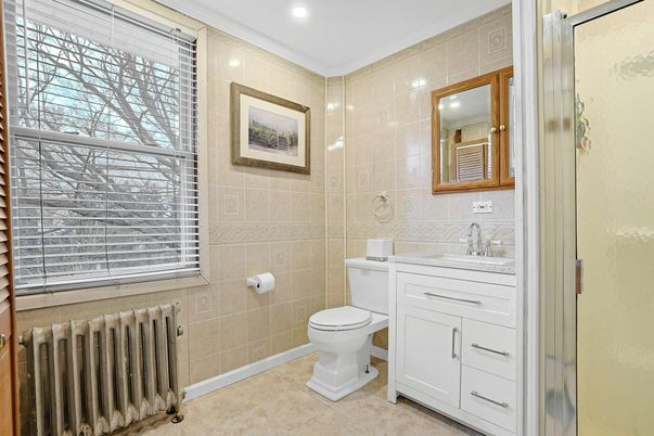 Bathroom, Interior, Recessed Lighting