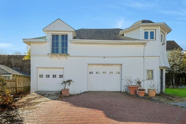 Attached, Exterior, Facade, Farmhouse