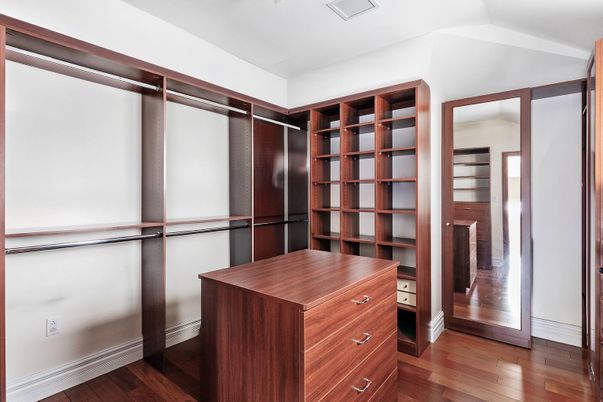 Interior, Walk-in Closets, Wood Texture Flooring