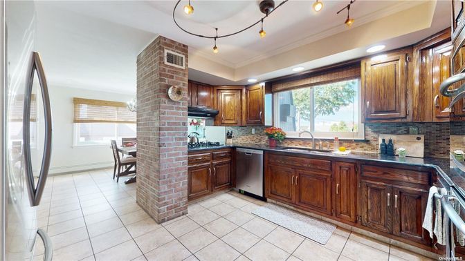 Dining room, Interior, Kitchen, Recessed Lighting, Stainless Steel Appliances