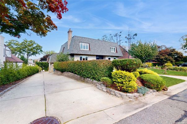 Exterior, Facade, Brick Facade, Cape Cod