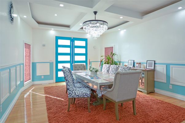 Chandelier, Dining room, Interior, Recessed Lighting, Wood Texture Flooring