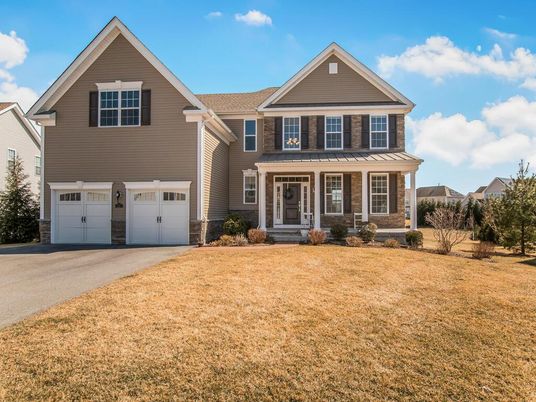 Attached, Exterior, Facade, Farmhouse