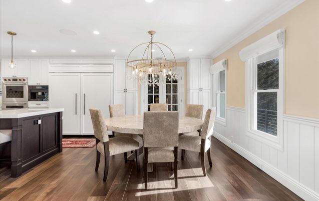 Chandelier, Dining room, Interior, Kitchen, Pendant Lights, Recessed Lighting, Wood Texture Flooring