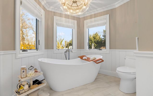 Bathroom, Chandelier, Free Standing Baths, Interior