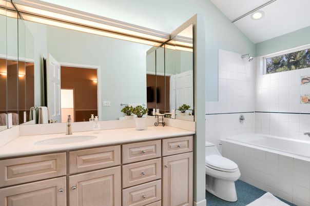 Bathroom, Dual Sink Vanities, Interior, Recessed Lighting