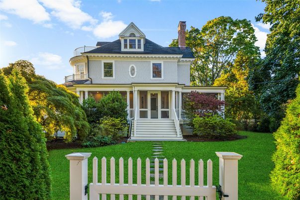 Backyard, Exterior, Facade, American Foursquare