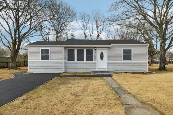Backyard, Exterior, Facade, Cape Cod