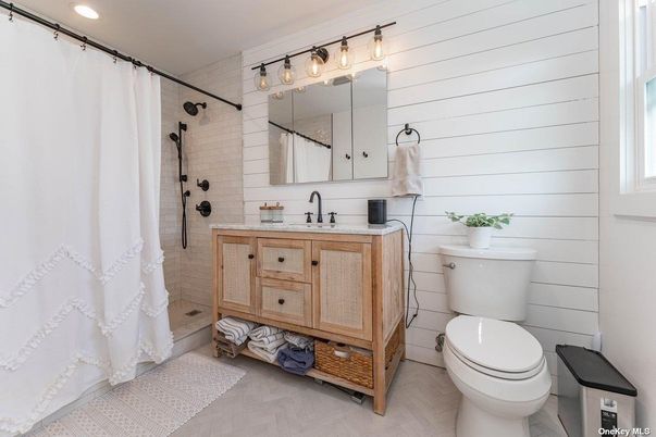 Bathroom, Interior, Recessed Lighting