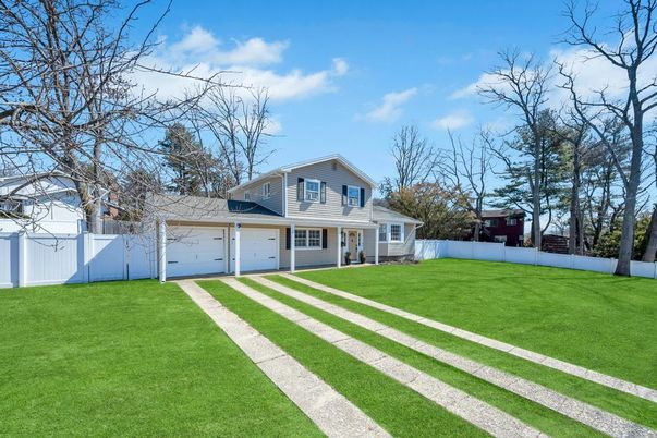 Attached, Backyard, Exterior, Facade, American Foursquare