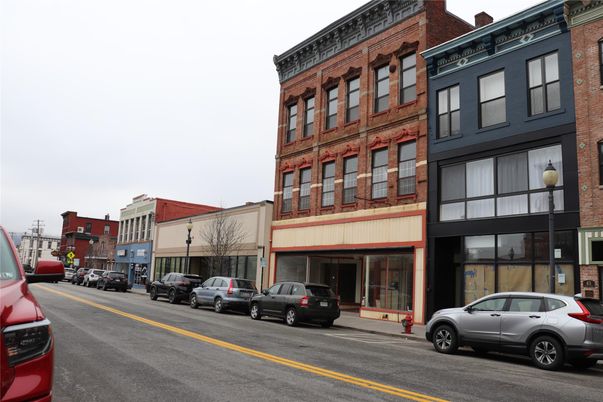 Exterior, Facade, Rowhouse