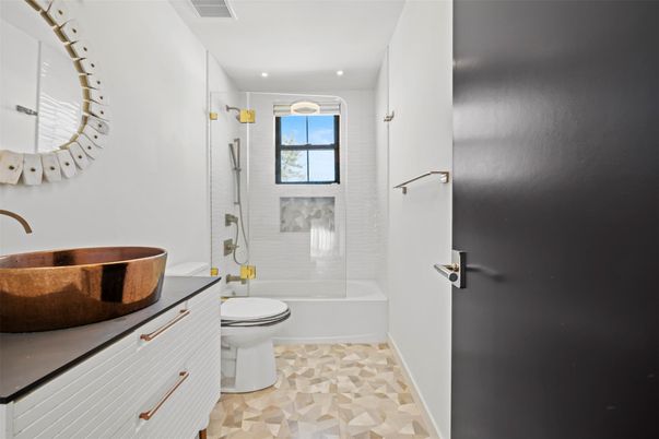 Bathroom, Interior, Recessed Lighting