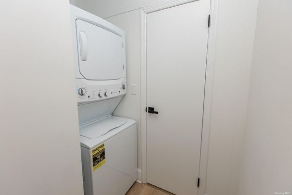 Interior, Utility Closets, Washer, Wood Texture Flooring