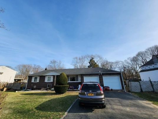 Attached, Exterior, Facade, Cape Cod