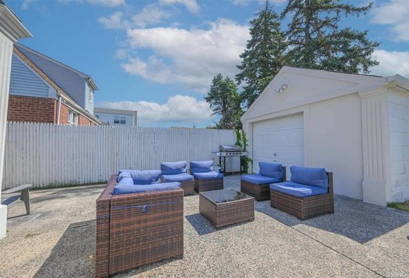 Detached Garage, Exterior