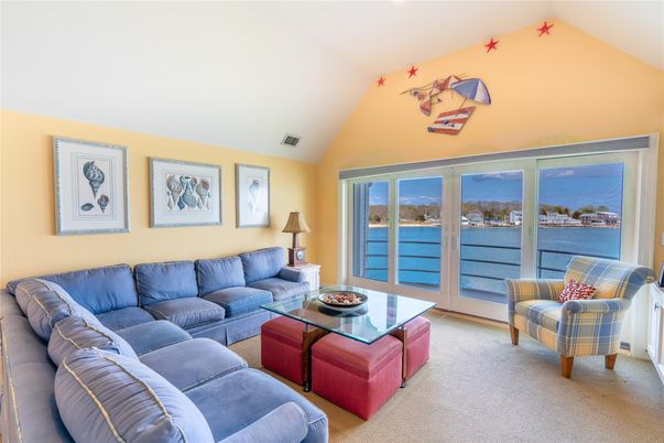Interior, Living room, Water