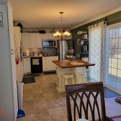 Chandelier, Dining room, Interior, Kitchen, Pendant Lights, Stainless Steel Appliances