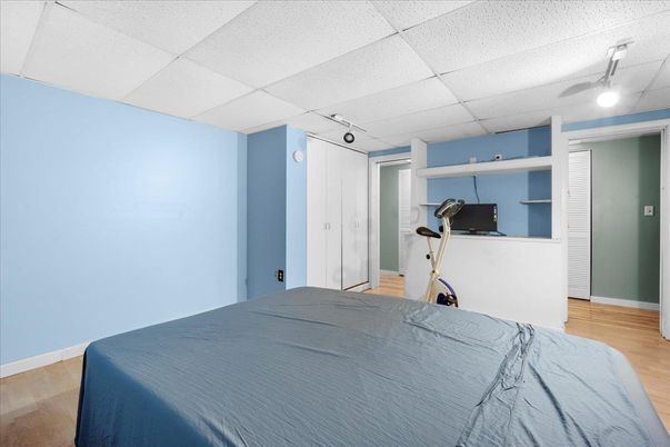 Bedroom, Fitness Equipment, Interior, Wood Texture Flooring