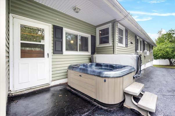 Exterior, Hot Tub