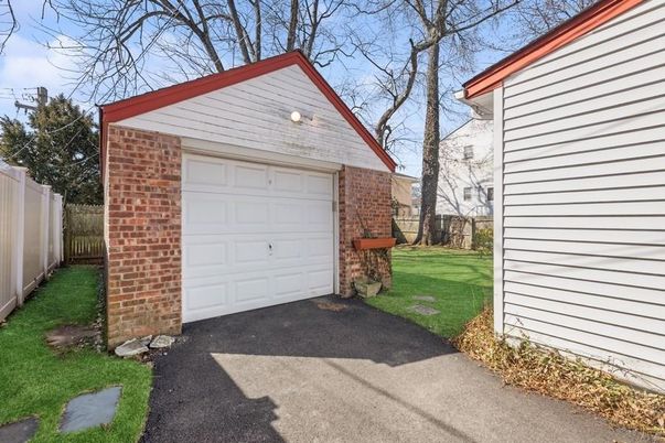 Detached Garage, Exterior