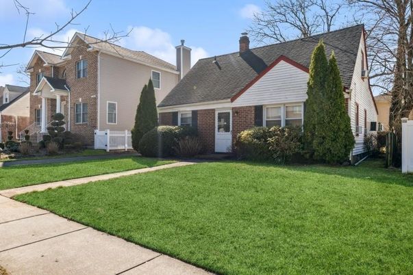 Exterior, Facade, Brick Facade, Cape Cod