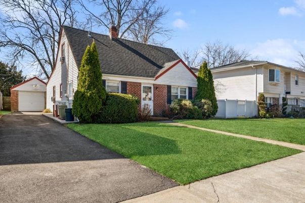 Detached Garage, Exterior, Facade, Brick Facade, Cape Cod
