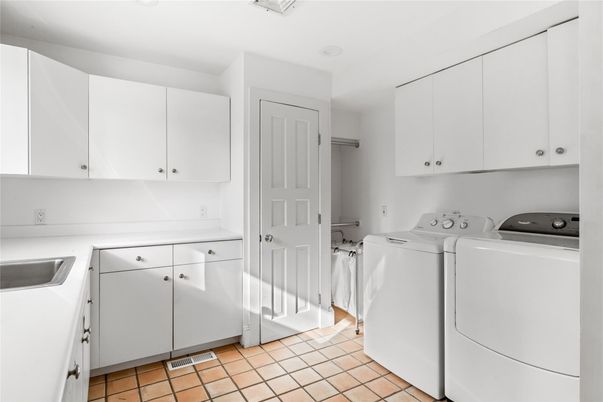 Interior, Washer