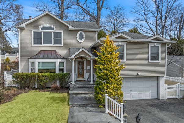 Attached, Exterior, Facade, Raised Ranch